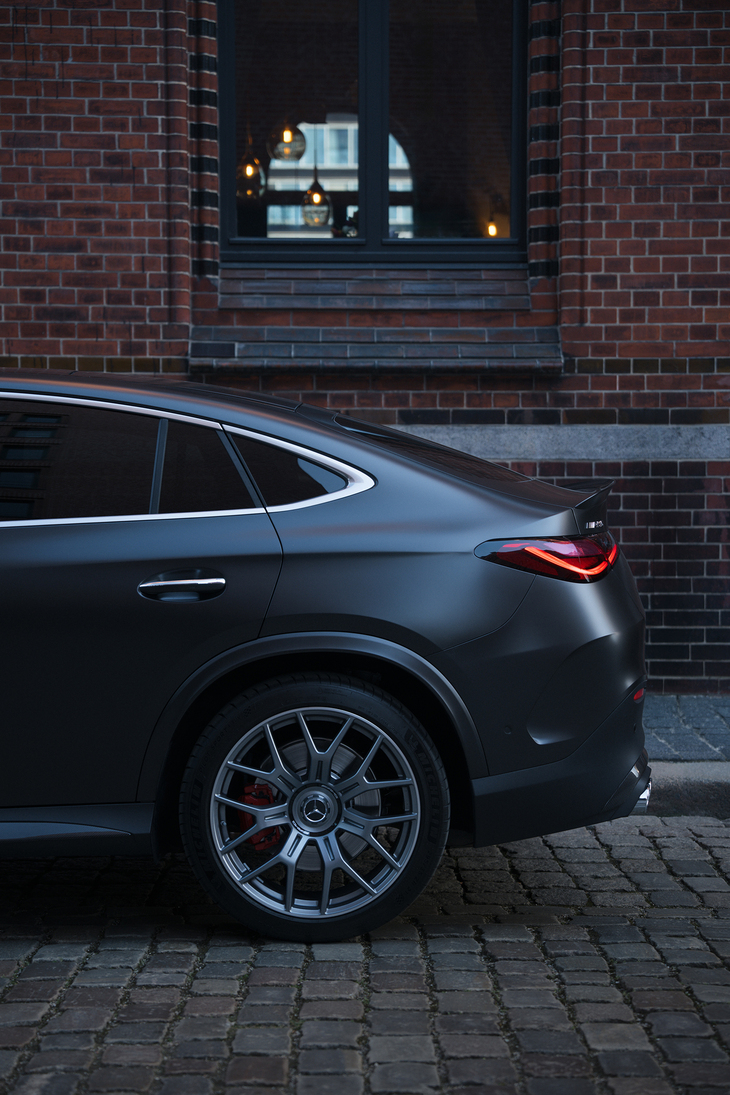 「GLC53 4MATIC＋」には普通のSUVタイプに加えて「クーペ」もラインナップされる。ここでは後者の写真を紹介する。