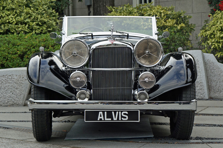 レストアされた「ヴァンデンプラス ツアラー」のフロントマスク。