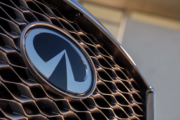 インフィニティQX55（フロントグリル）
