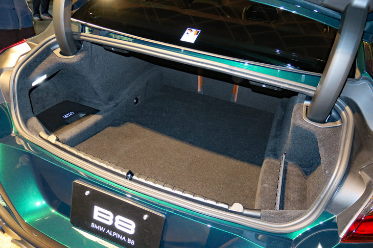 BMWアルピナB8グランクーペ（トランクルーム）
