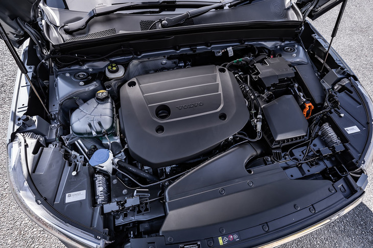「B3パワートレイン」と呼ばれる48Vマイルドハイブリッドシステムは、最高出力163PS／最大トルク265N・mのエンジンと、同10PS／同40N・mを発生するモーターを組み合わせている。