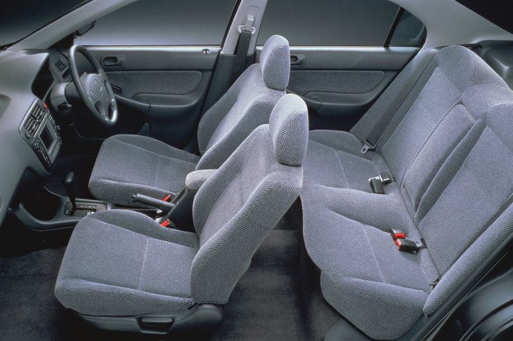 6代目「シビック」で印象に残ったのは、シートの座り心地のよさ。この世代で飛躍的に進化したことが、歴代モデルの試乗で感じられた。