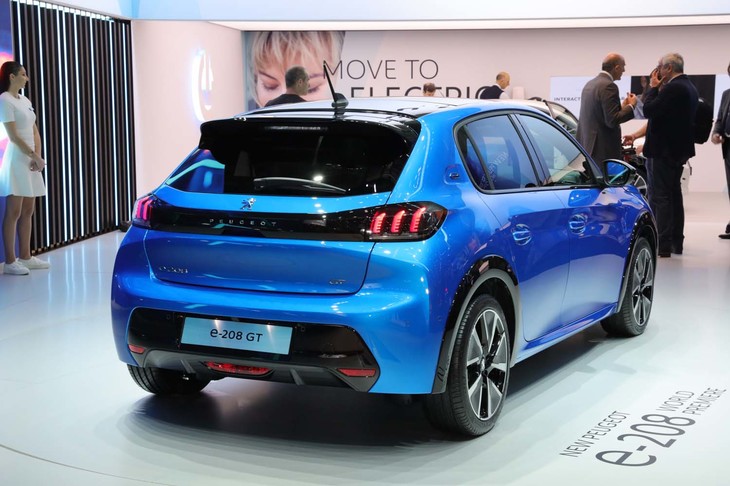 プジョーe-208