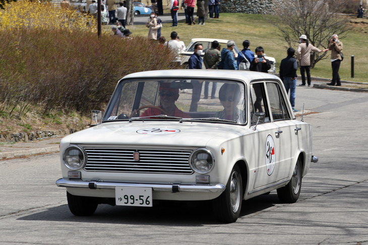 まるで弁当箱のようにボクシーな「フィアット124」。ごくオーソドックスな設計ながらバランスがとれたサルーンとして高評価を得て、1967年の欧州カー・オブ・ザ・イヤーを獲得した。