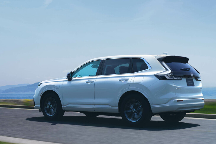 北米や中国で販売されている6代目「CR-V」をベースに開発された「CR-V e：FCEV」。水素満充填・バッテリー満充電時で約621kmの一充填走行距離を実現した。