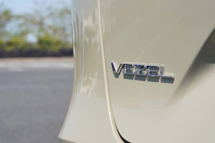 ホンダ・ヴェゼルe：HEV PLaY（VEZELバッジ）