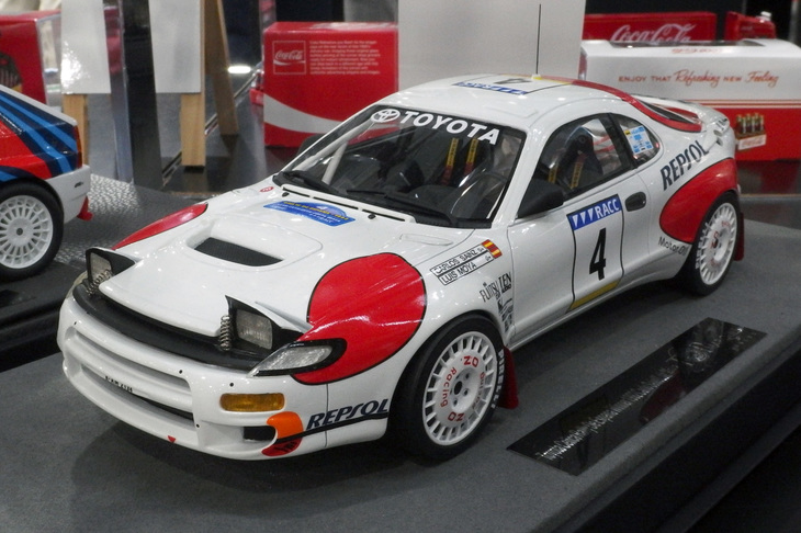 京商が扱うトップマーク1/18レジン製「トヨタ・セリカGT-FOURレプソル1992」。価格3万2800円。