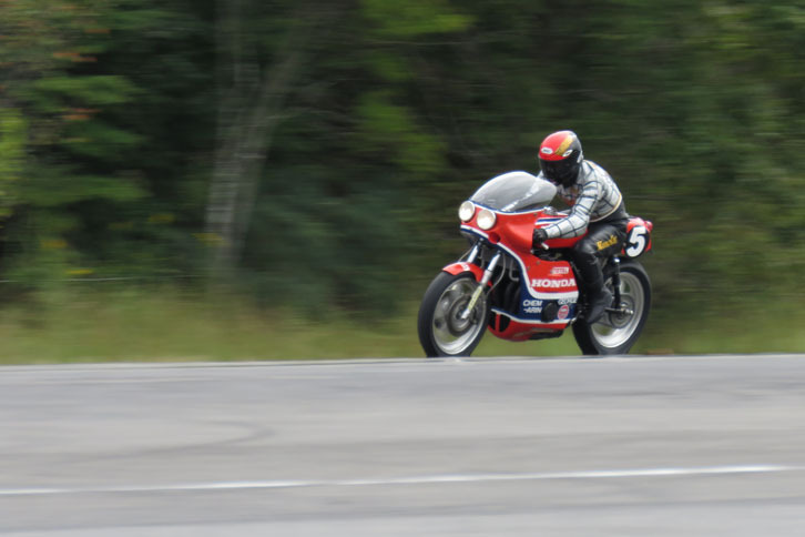 「RCB1000」の雄姿。1976年「ホンダCB750FOUR」をベースにDOHC 4バルブヘッドを搭載して開発された耐久マシン。この年、8戦7勝でタイトルを獲得した。