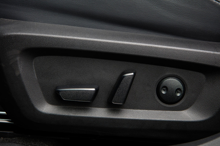 三菱アウトランダー（パワーシート）