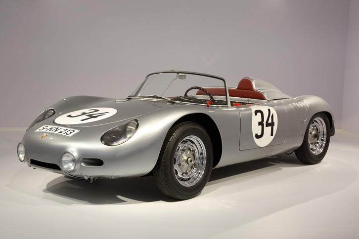 1950年代から1960年代に活躍したレーシングカー「ポルシェ718」。