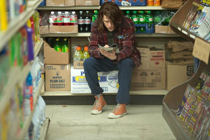 Photo Credit: Alan Markfield／© 2015 American Ultra, LLC.  All Rights Reserved.  