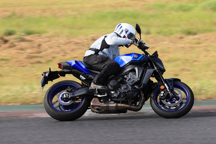 ヤマハでは「Y-AMT」を、ライディングを安楽にするためのツールではなく、より集中してライディングを楽しめるようにするための技術と説明している。