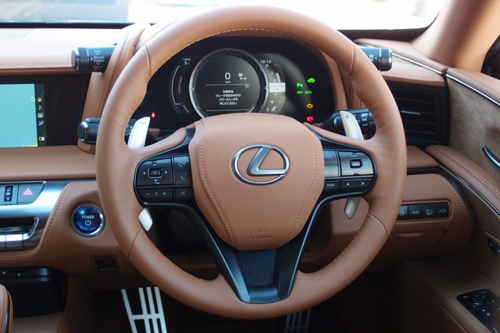 レクサスLC500h（ステアリングホイール）