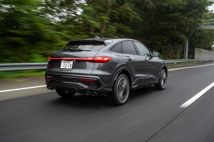 シャシーは新世代の内燃機関モデル用に開発した「PPC（プレミアムプラットフォームコンバッション）」。先にデビューした新型「A5」シリーズも採用している。