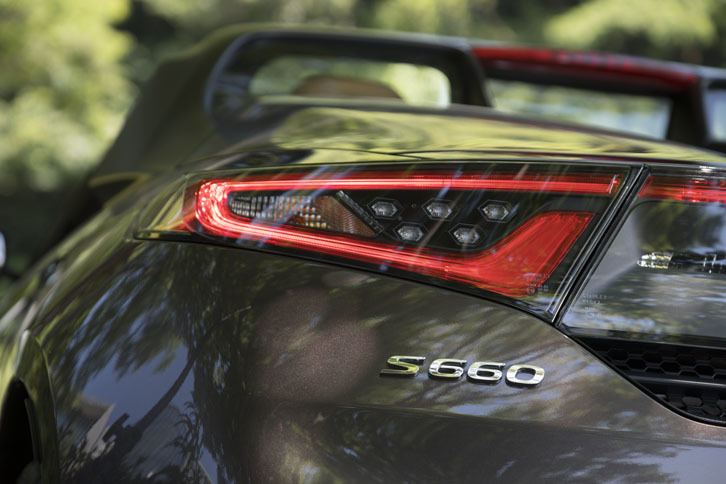 今回のテスト車である「ホンダS660 αブルーノレザーエディション」は、2017年6月2日から11月30日までの期間限定で注文できる。