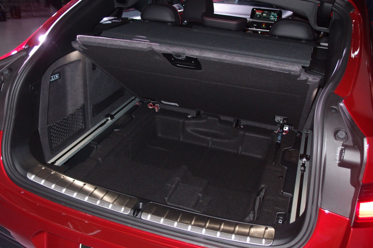 BMW X4 M40i（ラゲッジルーム）