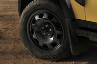 100台限定！ 「ディフェンダー」に冒険心をかき立てる特別仕様車が登場の画像