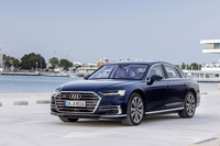 新型のエクステリアには、コンセプトカーの「アウディ・プロローグ」（2014年）で提案された新しいデザインランゲージが用いられている。