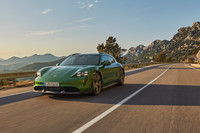 ポルシェが「タイカン クロスツーリスモ」を発表　電動の高性能クロスオーバーが登場の画像