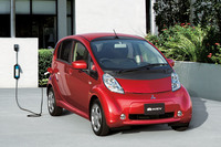 日本は「三菱iMiEV」や「日産リーフ」をいち早く送り出した市販電気自動車の先駆者だ。