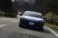 ヘッドライトは2016年7月のマイナーチェンジで、フォグランプも含めてすべてがLEDになった。