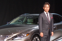 新型「LS」のチーフエンジニアを務める旭 利夫氏。開発に際しては、欧州の高級車メーカーに衝撃を与えた初代LSを超えるインパクトを持つクルマを目指したという。