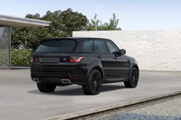 サントリーニブラック（メタリック）の外板色や「22インチ“スタイル9012”9スプリットスポークアロイホイール（グロスブラックフィニッシュ）」が採用された「レンジローバー スポーツHSEダイナミック ブラック＋」。