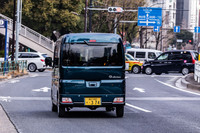 前席の直下に最高出力64PS、最大トルク91N・mの0.66リッター3気筒ターボエンジンを搭載。発生回転数を含めたこれらの数値は、従来モデルと同じ。