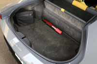 荷室容量は350リッター。写真右上に写る可倒式の仕切りや、脱着式のトノカバー等が装備される。