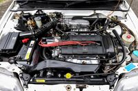 エンジンに関しては、上位モデルに電子式燃料噴射装置付きの1.6リッター直4 DOHCを搭載。下位モデルのエンジンも、SOHCながら4バルブという凝ったものだった。