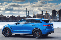 最高出力550psの「ジャガーFペース SVR」デビューの画像