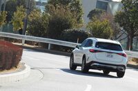 ドライグリップ性能は確かなようで、コーナーで舵を切り増していってもきちんと曲がっていくのだが、そうした操作に対しての手応えの変化というか、インフォメーションがやや希薄な印象があった。