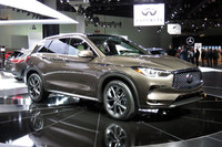 新型「インフィニティQX50」。従来モデルとは異なり、エンジン横置きのFFプラットフォームを採用している。