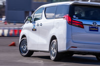 「エフィシェントグリップRVF02」の開発チームは、重量がかさみ車高や重心高が高いというミニバンの特徴を考慮したうえで、快適性や経済性、静粛性を追求したという。