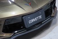 まずはナンバープレートベースの出来のよさに安堵。つくりはしっかりしているし、フロントまわりのデザインを破綻させるようなものにもなっていない。