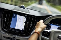 センターコンソールの9インチディスプレイは、縦長なのが特徴。カーナビゲーションのマップとしても使い勝手がいい。