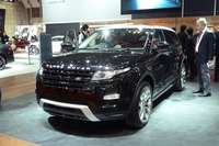 9段ATを搭載する新しい「レンジローバー イヴォーク」が、まずは180台の限定車として登場。車名は「レンジローバー イヴォーク Dynamic Limited」。価格は680万円。