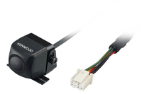 「L403」や「Z702」専用のコネクターを持つリアビューカメラ「CMOS-C320」はワイドビュー、俯瞰（ふかん）ビューなど4種類のビューモードをナビ本体から選択できる。レンズはF2.0と明るい。