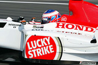 ジェンソン・バトン（写真）が8位に入り、今シーズン6度目のポイント獲得。ジャック・ヴィルヌーヴは惜しくも圏外の9位で終わった（写真＝本田技研工業）