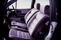 1984年「日産フォルクスワーゲン・サンタナ 2000Xi5」（M30型）のシート。