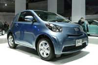 クルマはここまで小さくなれる！「トヨタiQ」デビューの画像