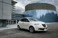 日本市場で2012年12月15日に発売される「クライスラー・イプシロン」。