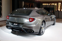 （「フェラーリ・フォー」のさらに詳しい写真はコチラから）