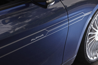 ボディーのサイドやバンパー下部は、アルピナ特有のデコレーションラインでドレスアップされる。
    