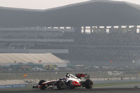 予選で5位に沈んだものの、スタートダッシュで2位にジャンプアップしたジェンソン・バトンのマクラーレン。しかしレース後、「チームとしてパーフェクトな仕事をしたけど、これ以上はできなかった」と認めざるを得ないほど、ベッテルにしてやられた。引き続きドライバーズチャンピオンシップ2位の座を守っている。（Photo=McLaren）
