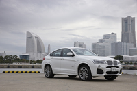 日本では2014年8月に受注がスタートした「BMW X4」。今回は、スポーティーな仕立ての2リッターモデル「xDrive28i Mスポーツ」をテストした。
    