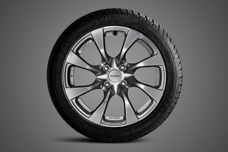 エンケイ製鍛造フル切削アルミホイール。