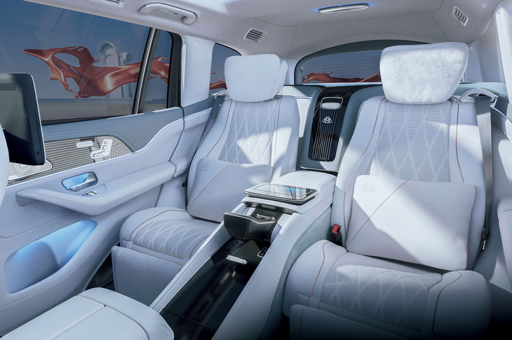「メルセデス・マイバッハGLS600 4MATIC」の後席。