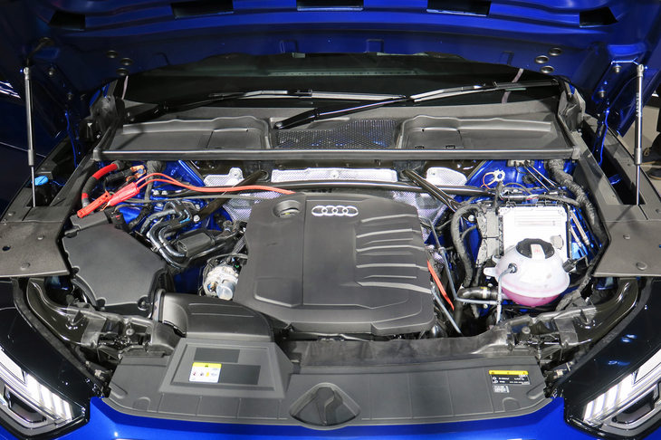 アウディQ5スポーツバック 1st edition（2リッター直4ディーゼルターボエンジン）