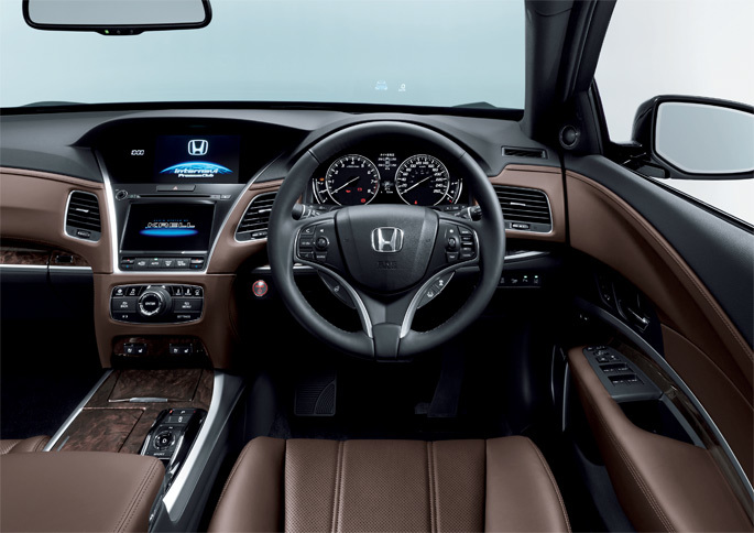 「レジェンド」のインストゥルメントパネルまわり。